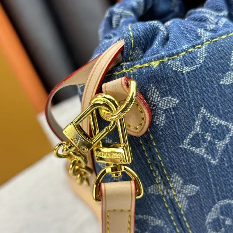 Louis Vuitton AAA Quality Messenger Bags For Women Elegant 7148 - Image 6