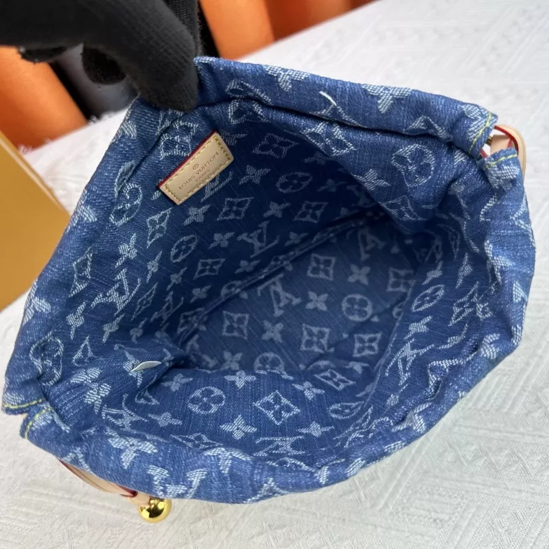 Louis Vuitton AAA Quality Messenger Bags For Women Elegant 7148 - Image 8