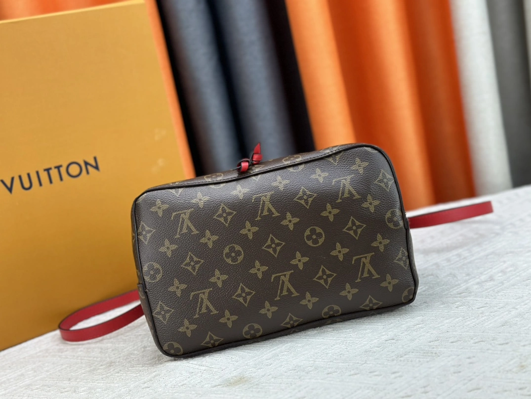 Louis Vuitton AAA Quality Messenger Bags For Women EyeCatching 7670 - Image 4