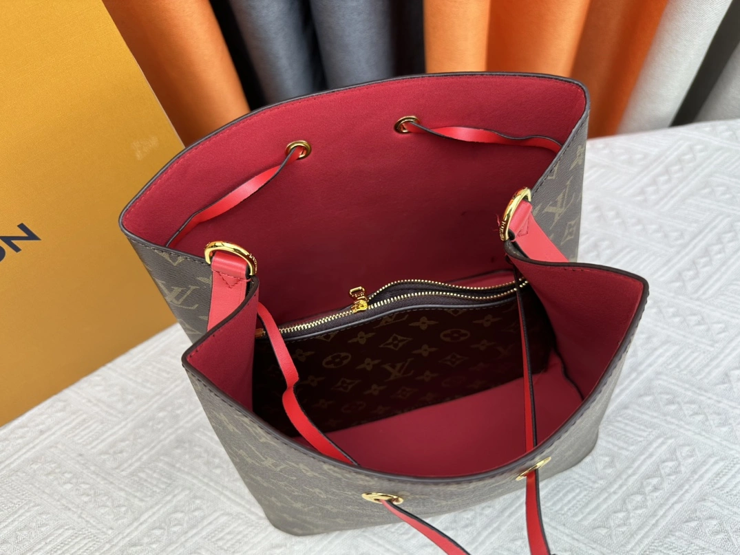 Louis Vuitton AAA Quality Messenger Bags For Women EyeCatching 7670 - Image 7