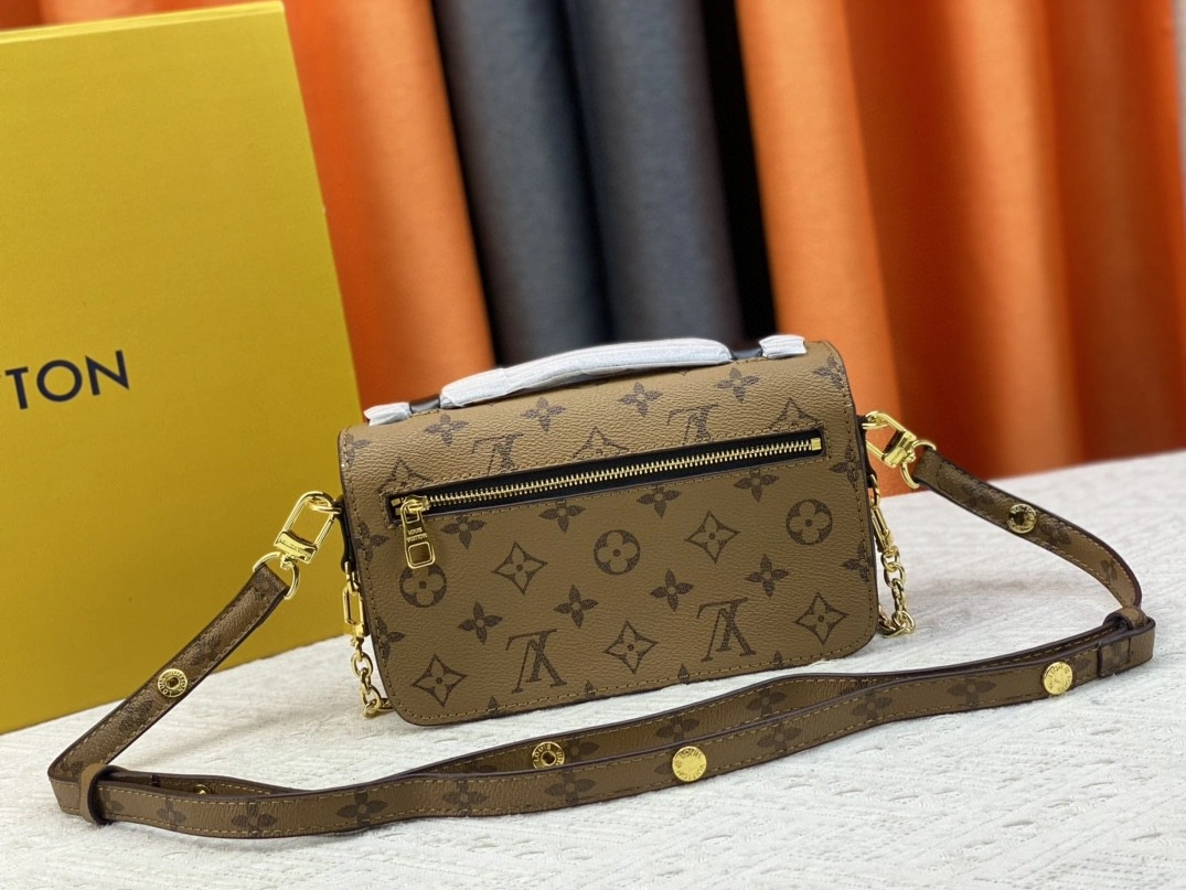 Louis Vuitton AAA Quality Messenger Bags For Women GoodFit 6689 - Image 4