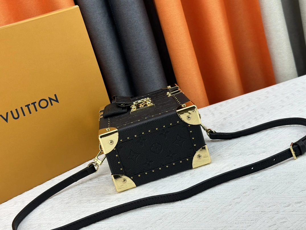 Louis Vuitton AAA Quality Messenger Bags For Women GoodFit 9144 - Image 5