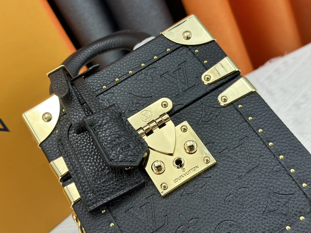 Louis Vuitton AAA Quality Messenger Bags For Women GoodFit 9144 - Image 6