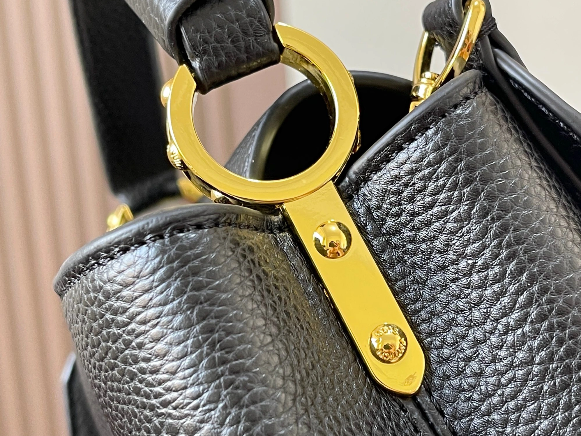 Louis Vuitton AAA Quality Messenger Bags For Women Minimalist 3116 - Image 6