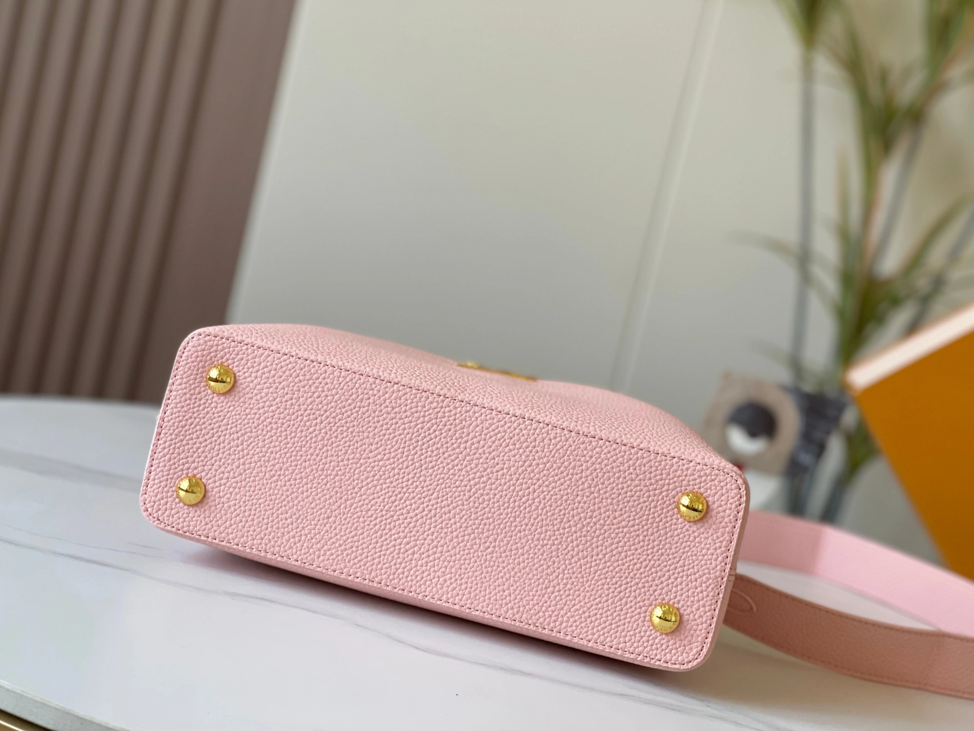 Louis Vuitton AAA Quality Messenger Bags For Women Minimalist 361 - Image 4