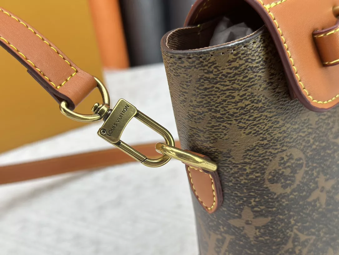 Louis Vuitton AAA Quality Messenger Bags For Women Minimalist 674 - Image 6