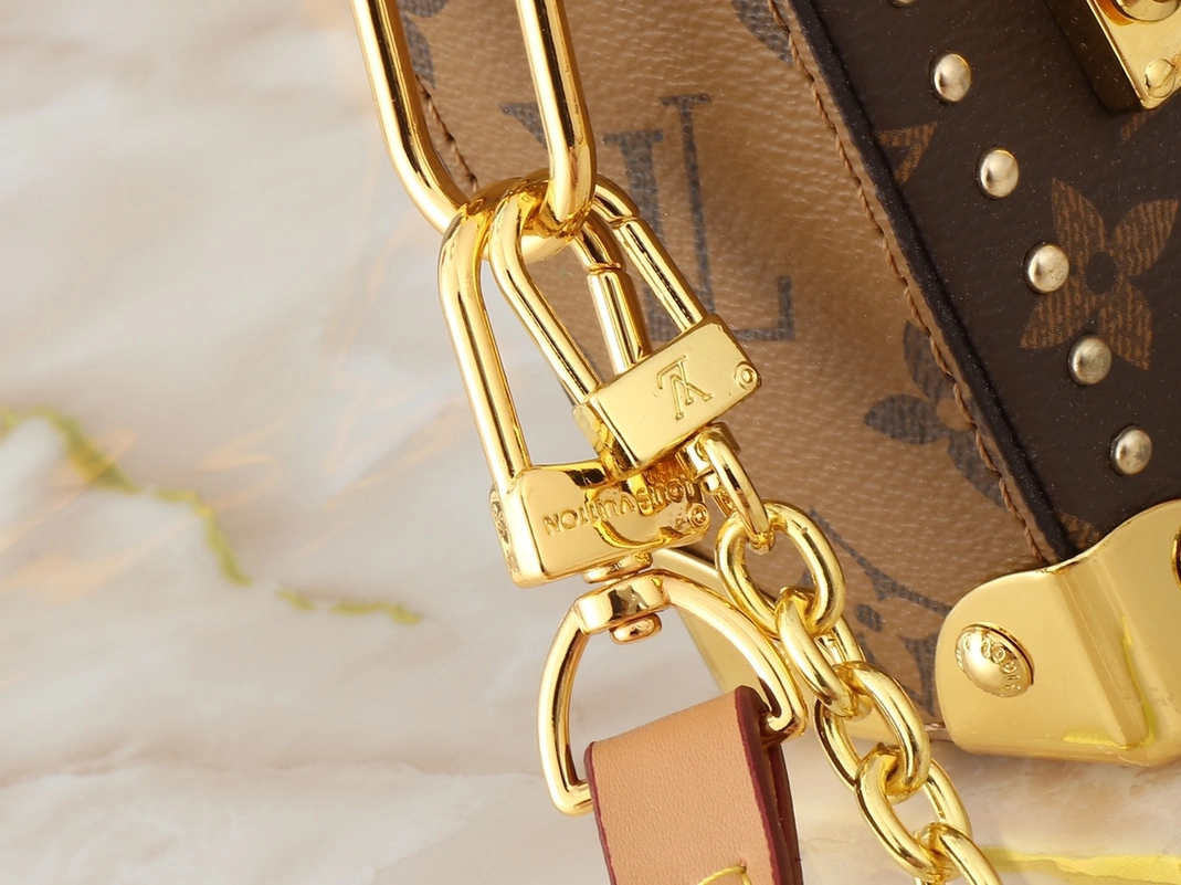 Louis Vuitton AAA Quality Messenger Bags For Women Modern 8818 - Image 7