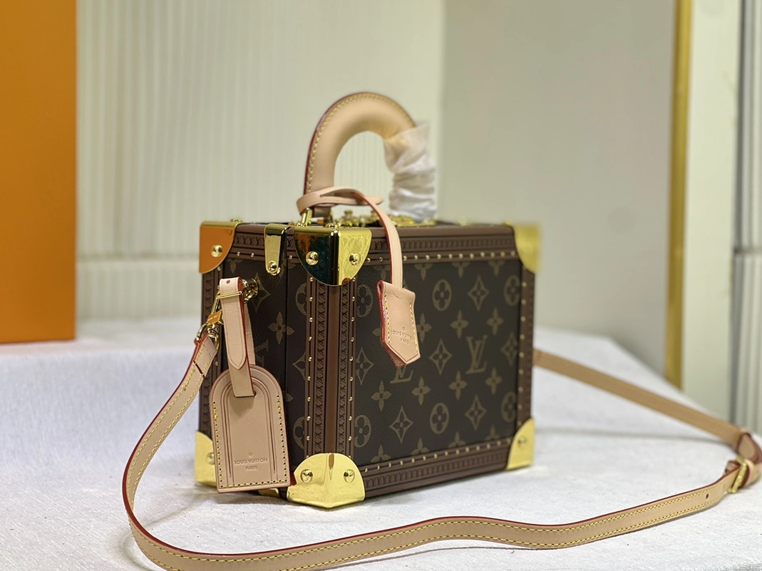Louis Vuitton AAA Quality Messenger Bags For Women NewStyle 6372