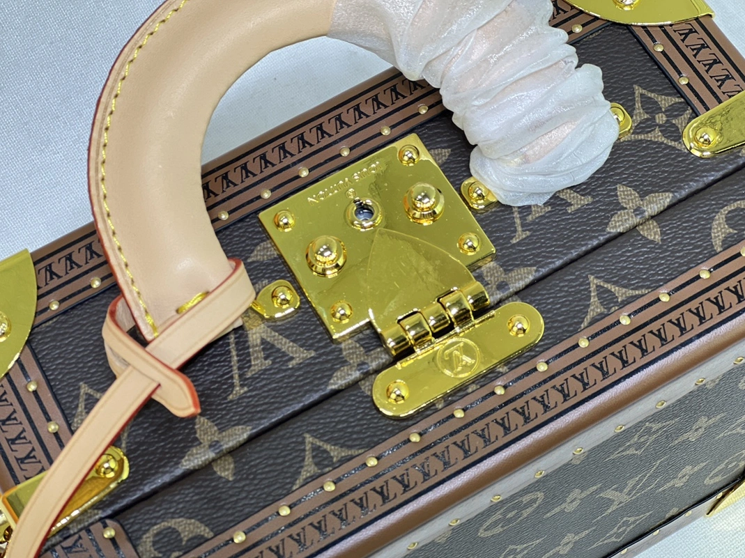 Louis Vuitton AAA Quality Messenger Bags For Women NewStyle 6372 - Image 4