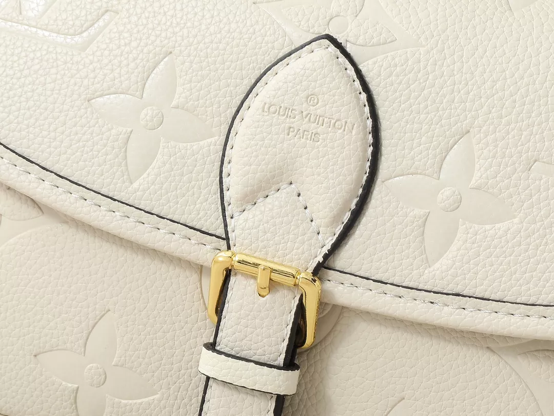 Louis Vuitton AAA Quality Messenger Bags For Women NewStyle 7426 - Image 5