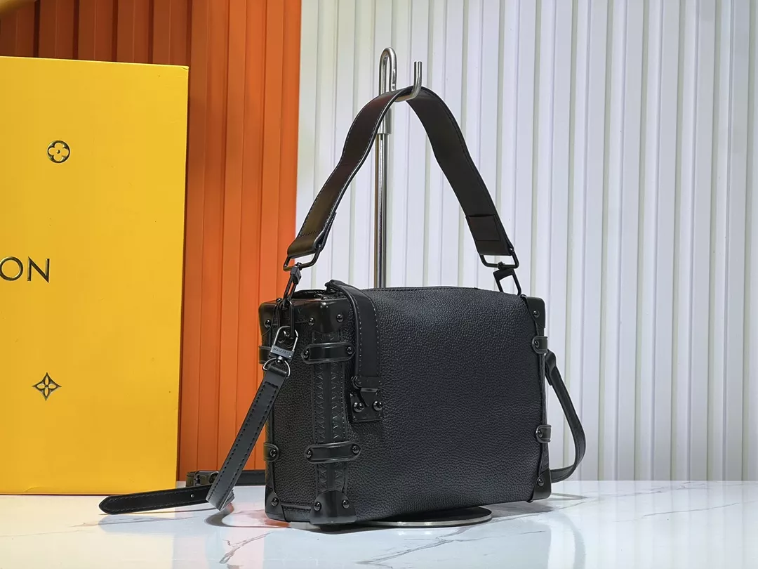 Louis Vuitton AAA Quality Messenger Bags For Women Popular 7000