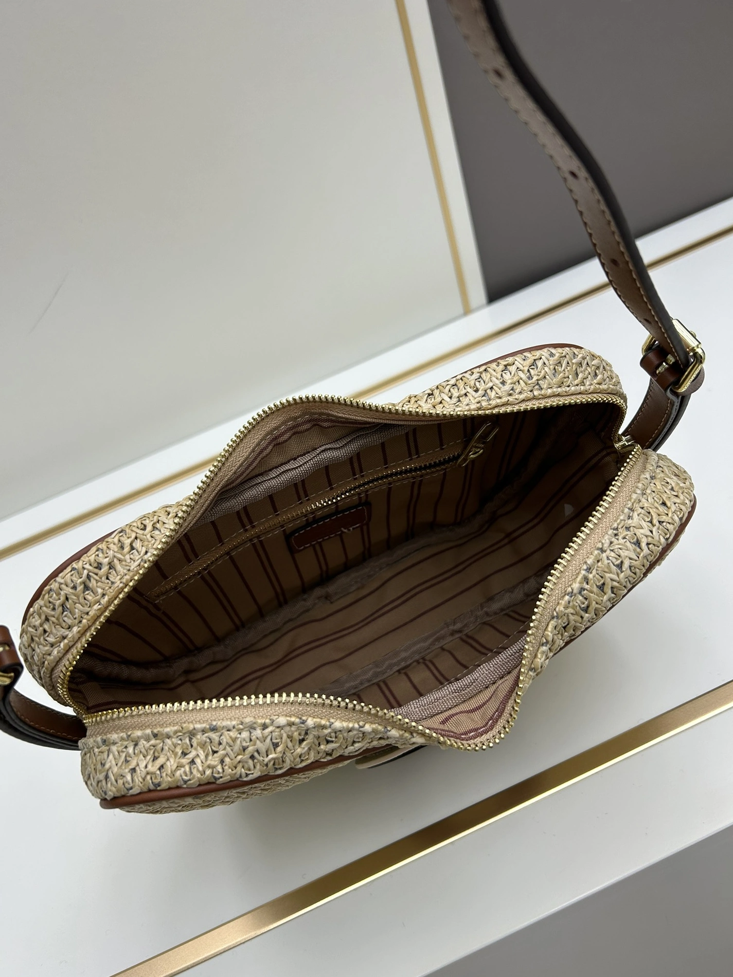 Louis Vuitton AAA Quality Messenger Bags For Women Sophisticated 603 - Image 8