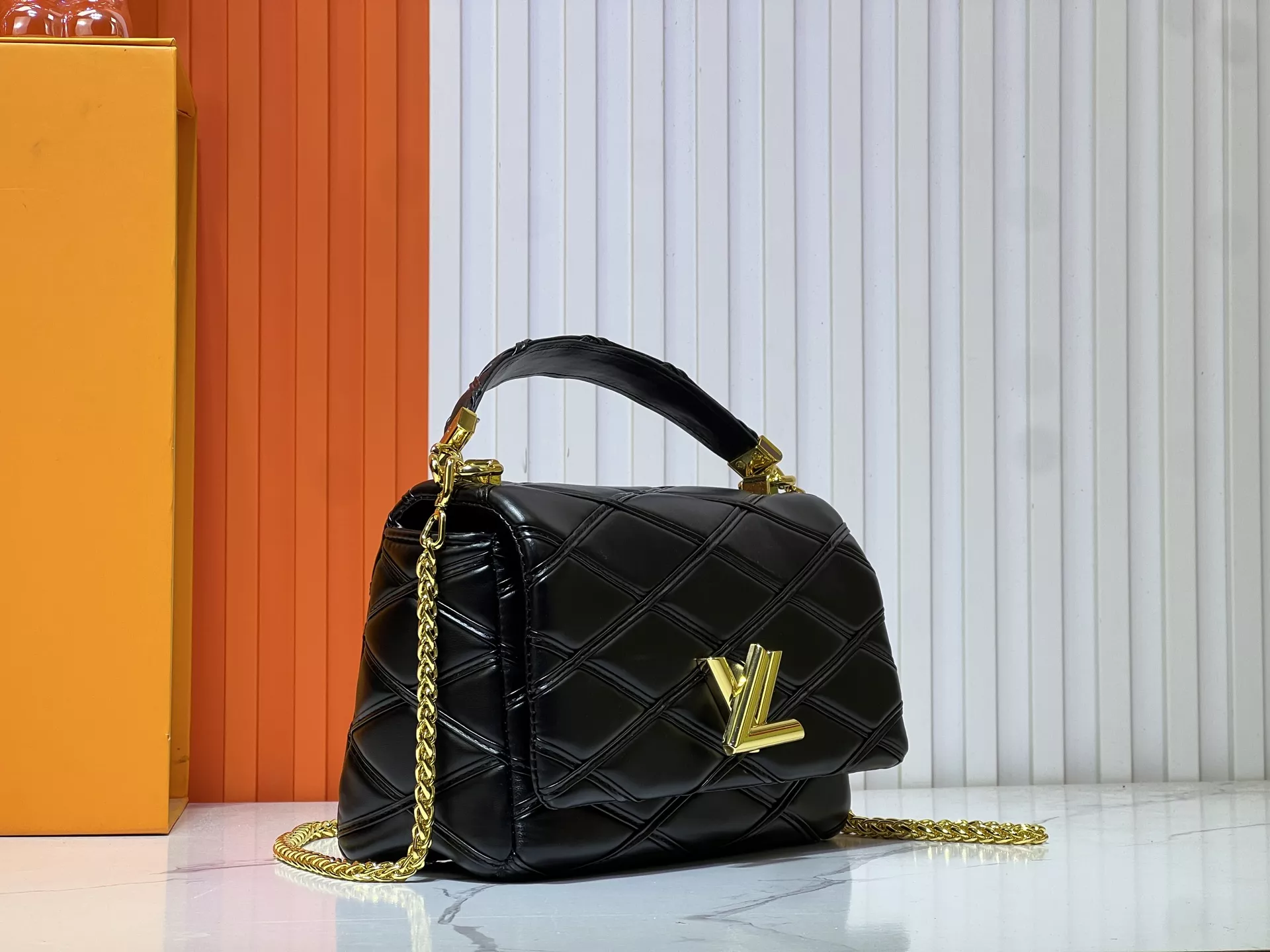 Louis Vuitton AAA Quality Messenger Bags For Women Sophisticated 7822
