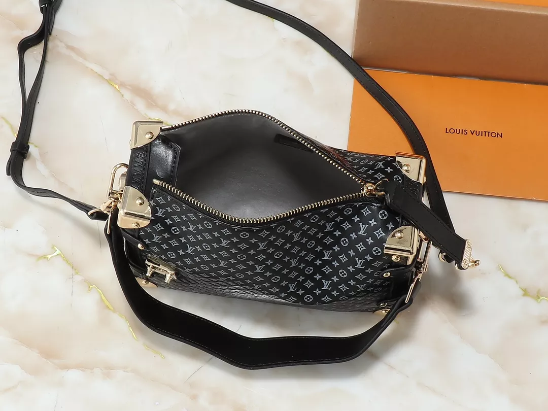 Louis Vuitton AAA Quality Messenger Bags For Women Sophisticated 900 - Image 8