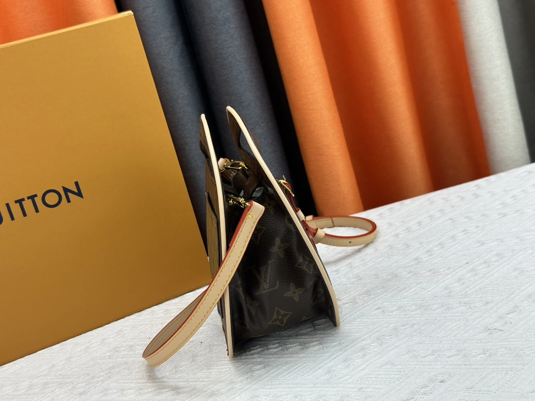 Louis Vuitton AAA Quality Messenger Bags For Women Stylish 4825 - Image 3