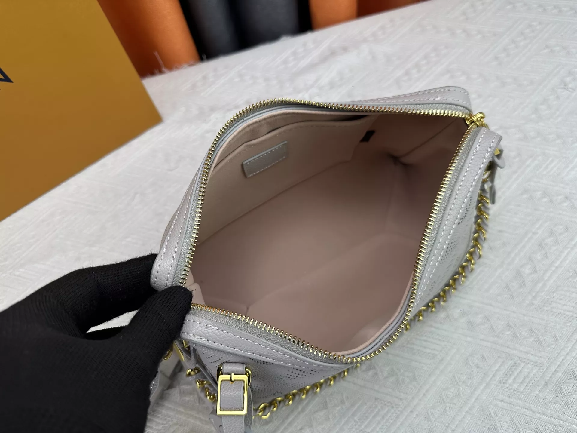 Louis Vuitton AAA Quality Messenger Bags For Women Stylish 9694 - Image 7