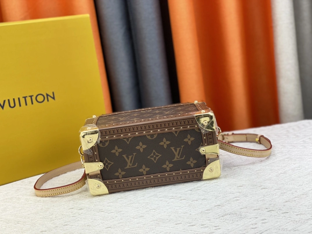 Louis Vuitton AAA Quality Messenger Bags For Women Timeless 3566 - Image 4