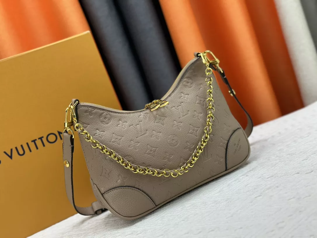 Louis Vuitton AAA Quality Messenger Bags For Women Trendy 9976
