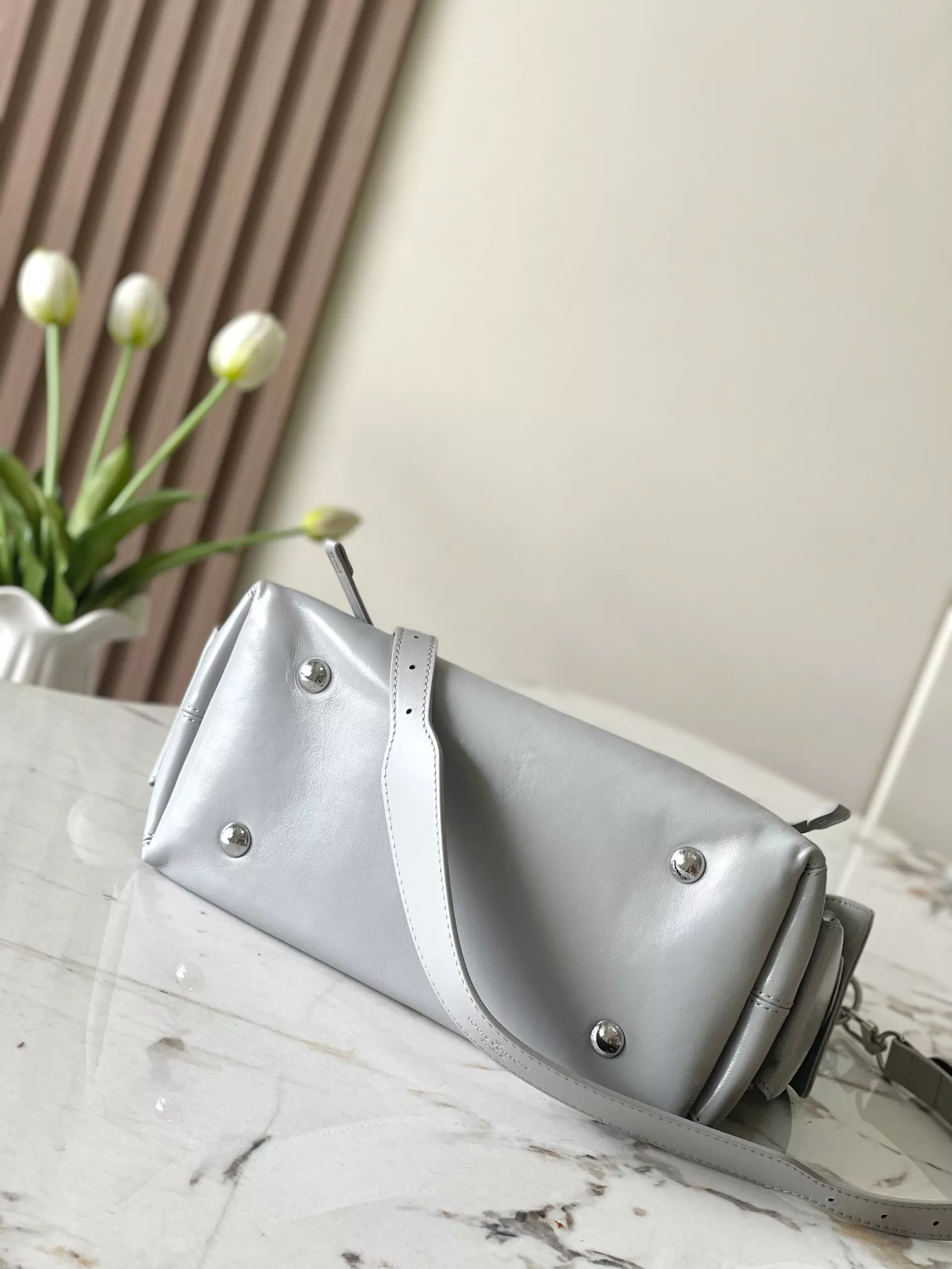 Louis Vuitton AAA Quality Messenger Bags For Women Unique 267 - Image 4