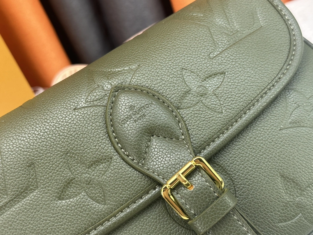 Louis Vuitton AAA Quality Messenger Bags For Women Versatile 4784 - Image 6