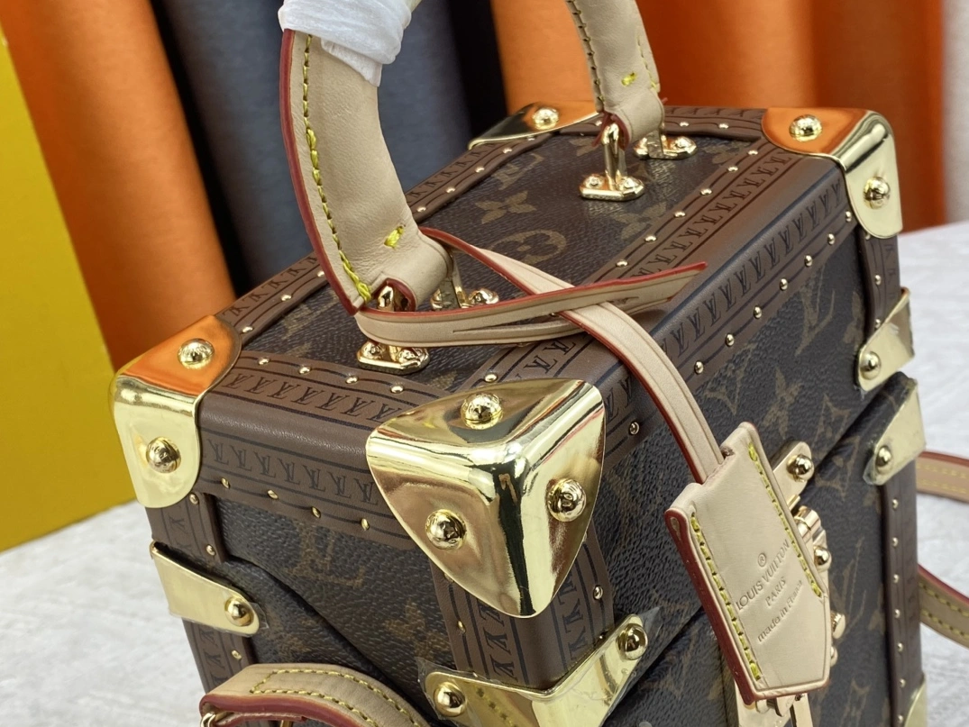 Louis Vuitton AAA Quality Messenger Bags For Women WellDesigned 1252 - Image 6