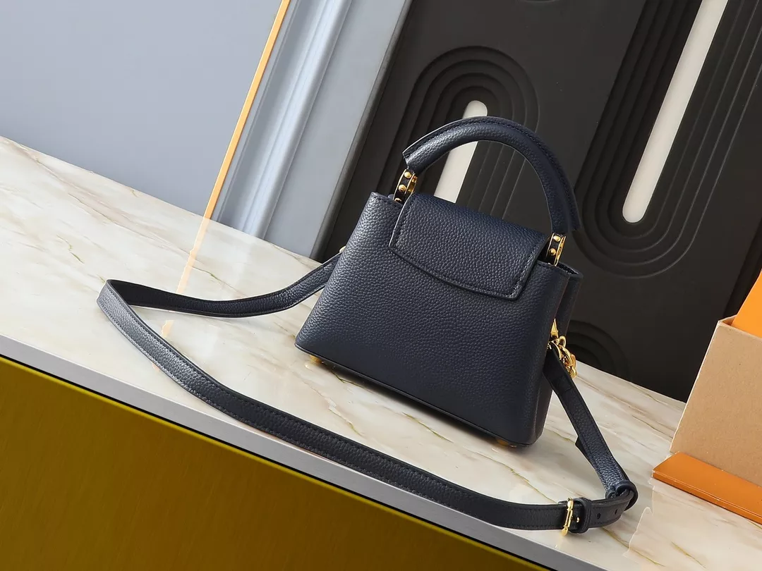 Louis Vuitton AAA Quality Messenger Bags In Navy For Women Flexible 2276 - Image 3