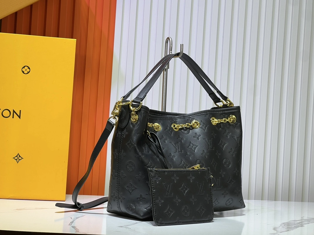 Louis Vuitton AAA Quality Shoulder Bags For Women Comfortable 7444