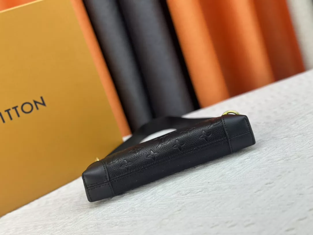 Louis Vuitton AAA Quality Shoulder Bags For Women Compact 2272 - Image 4