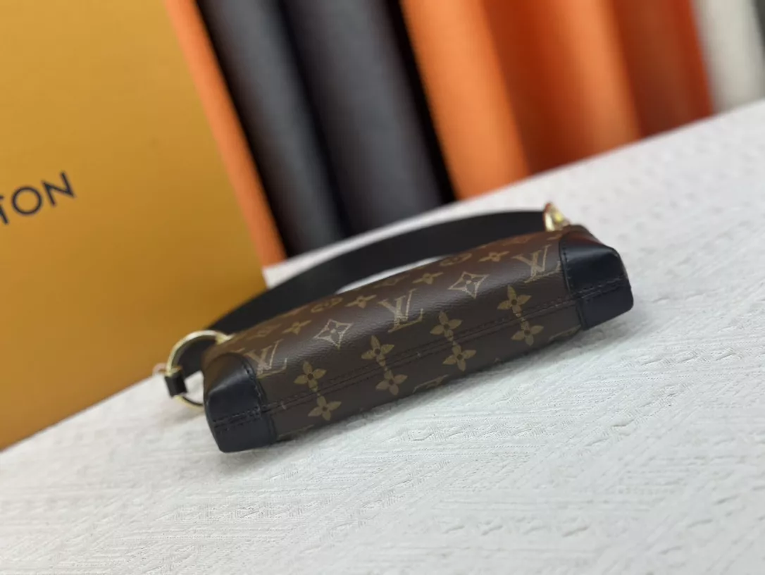 Louis Vuitton AAA Quality Shoulder Bags For Women Compact 694 - Image 5