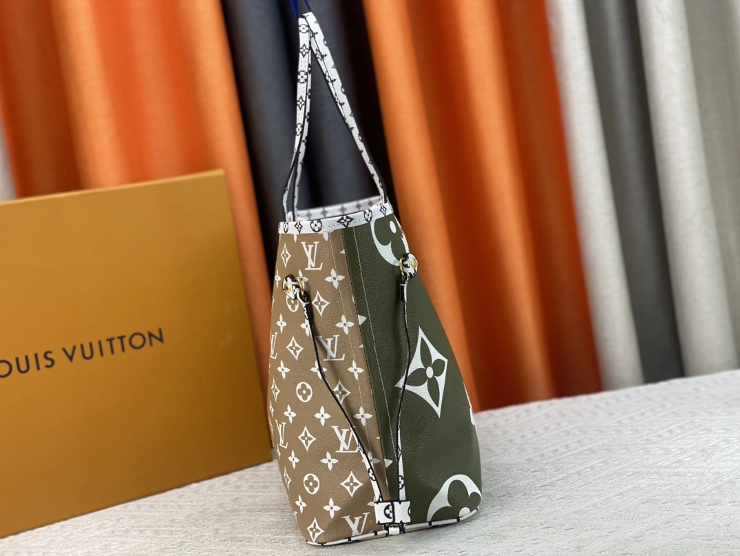 Louis Vuitton AAA Quality Shoulder Bags For Women Compact 8483 - Image 4