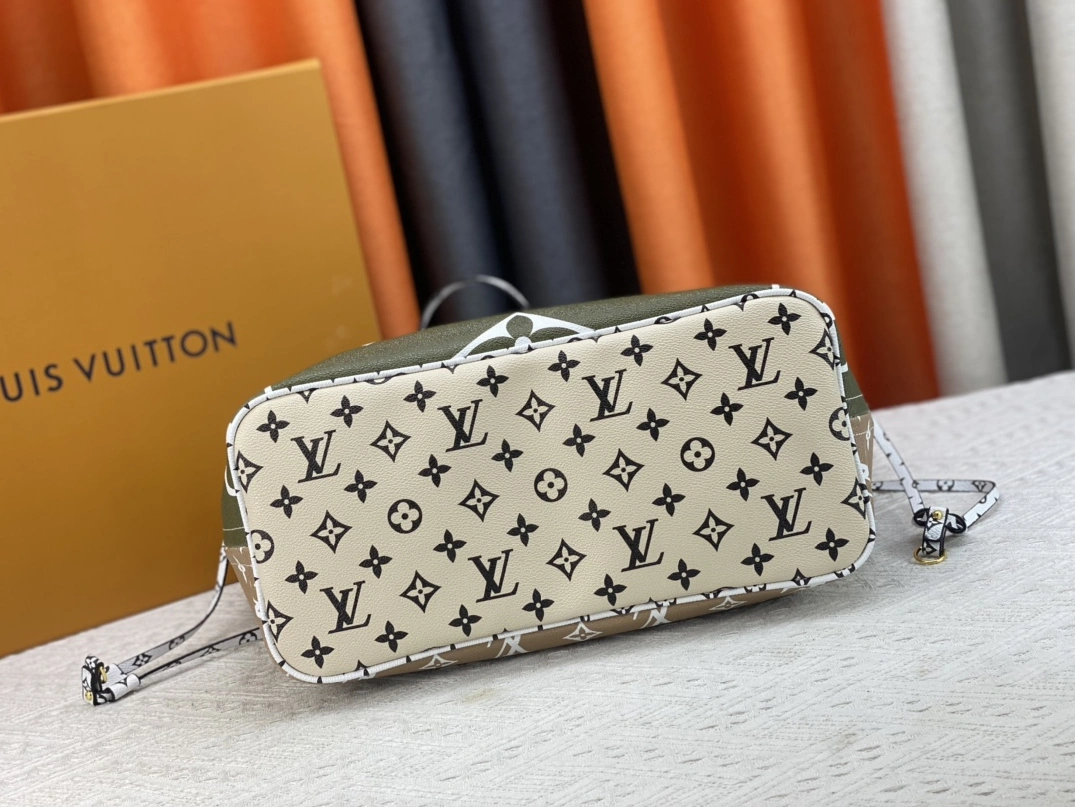 Louis Vuitton AAA Quality Shoulder Bags For Women Compact 8483 - Image 6