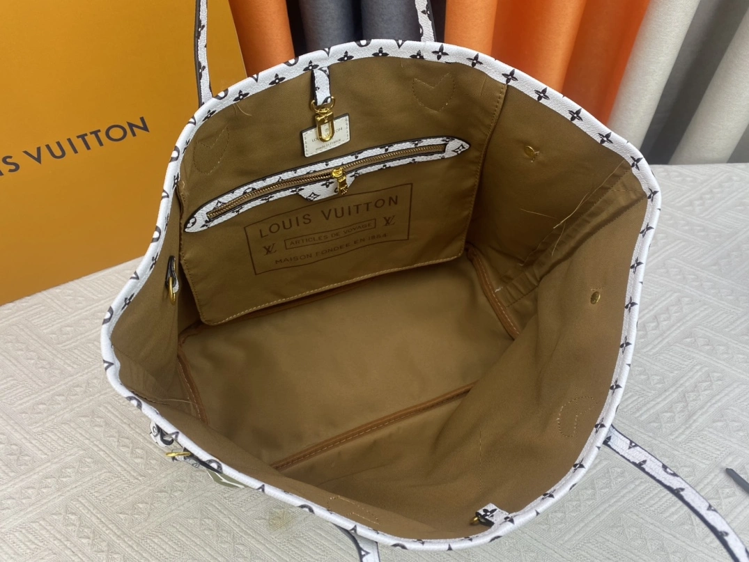 Louis Vuitton AAA Quality Shoulder Bags For Women Compact 8483 - Image 7