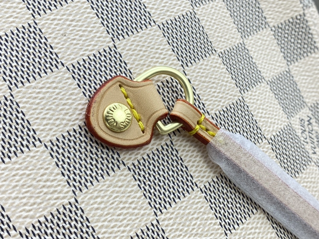 Louis Vuitton AAA Quality Shoulder Bags For Women Durable 8710 - Image 4