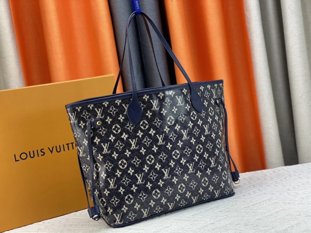 Louis Vuitton AAA Quality Shoulder Bags For Women Elegant 9947 - Image 3