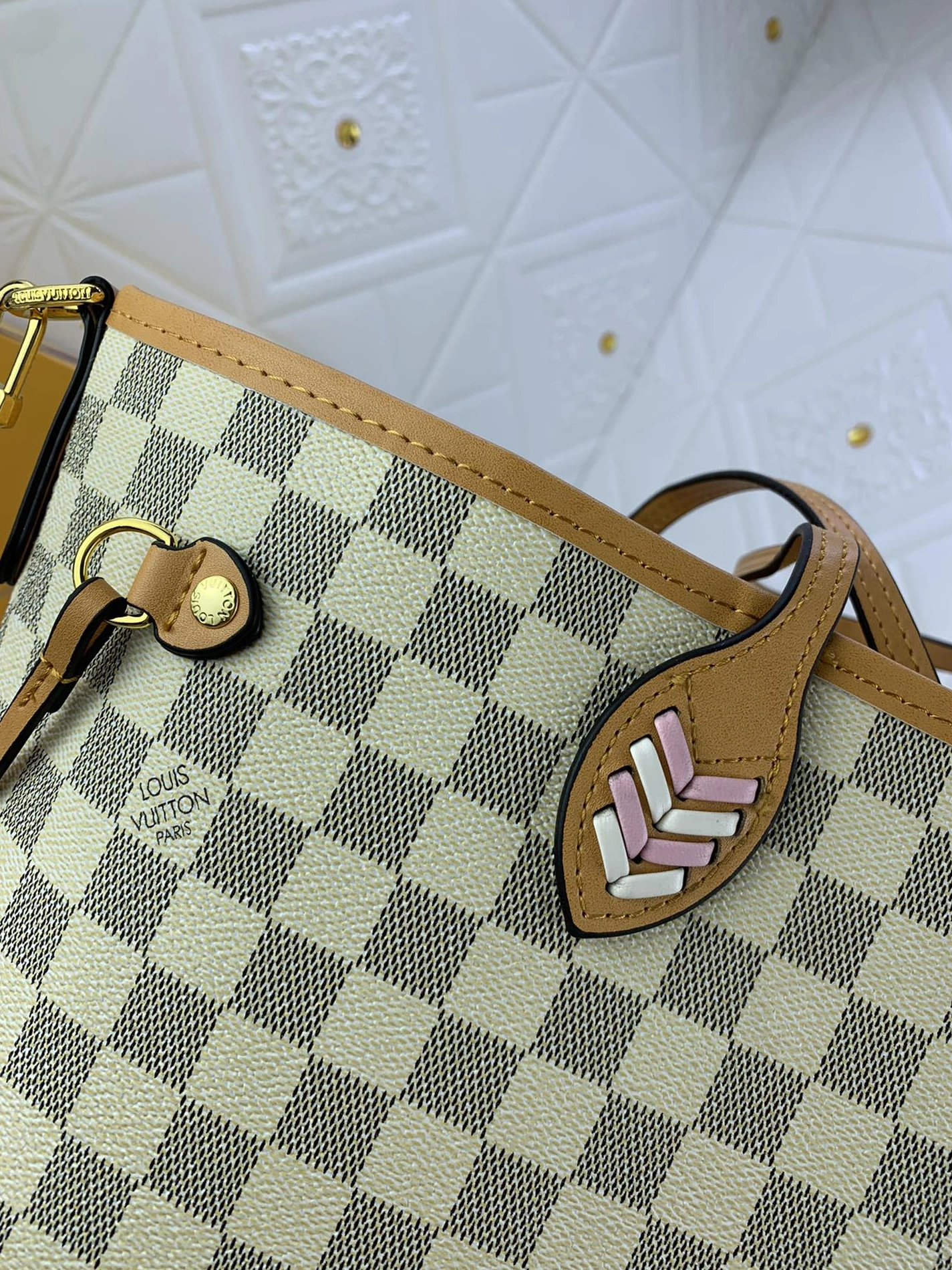 Louis Vuitton AAA Quality Shoulder Bags For Women EyeCatching 5833 - Image 5
