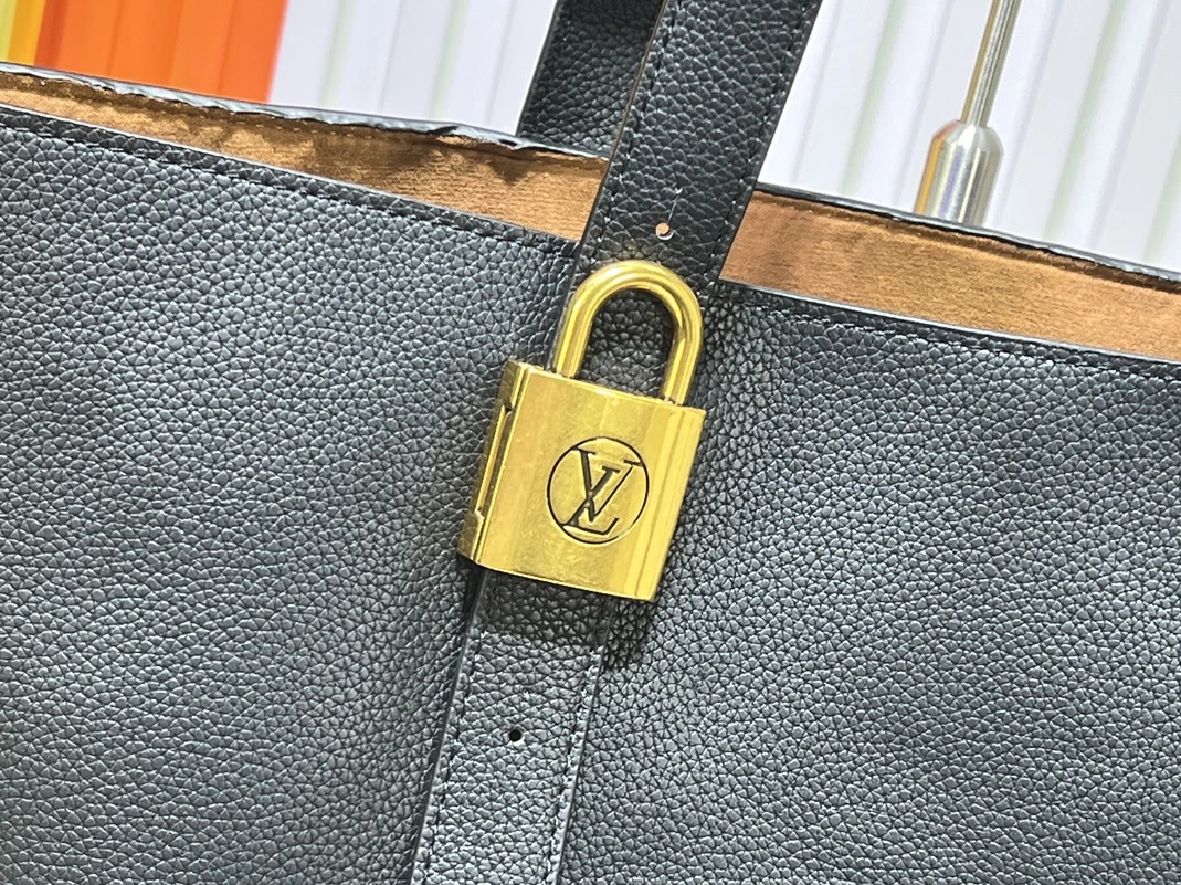 Louis Vuitton AAA Quality Shoulder Bags For Women Fashionable 9285 - Image 5