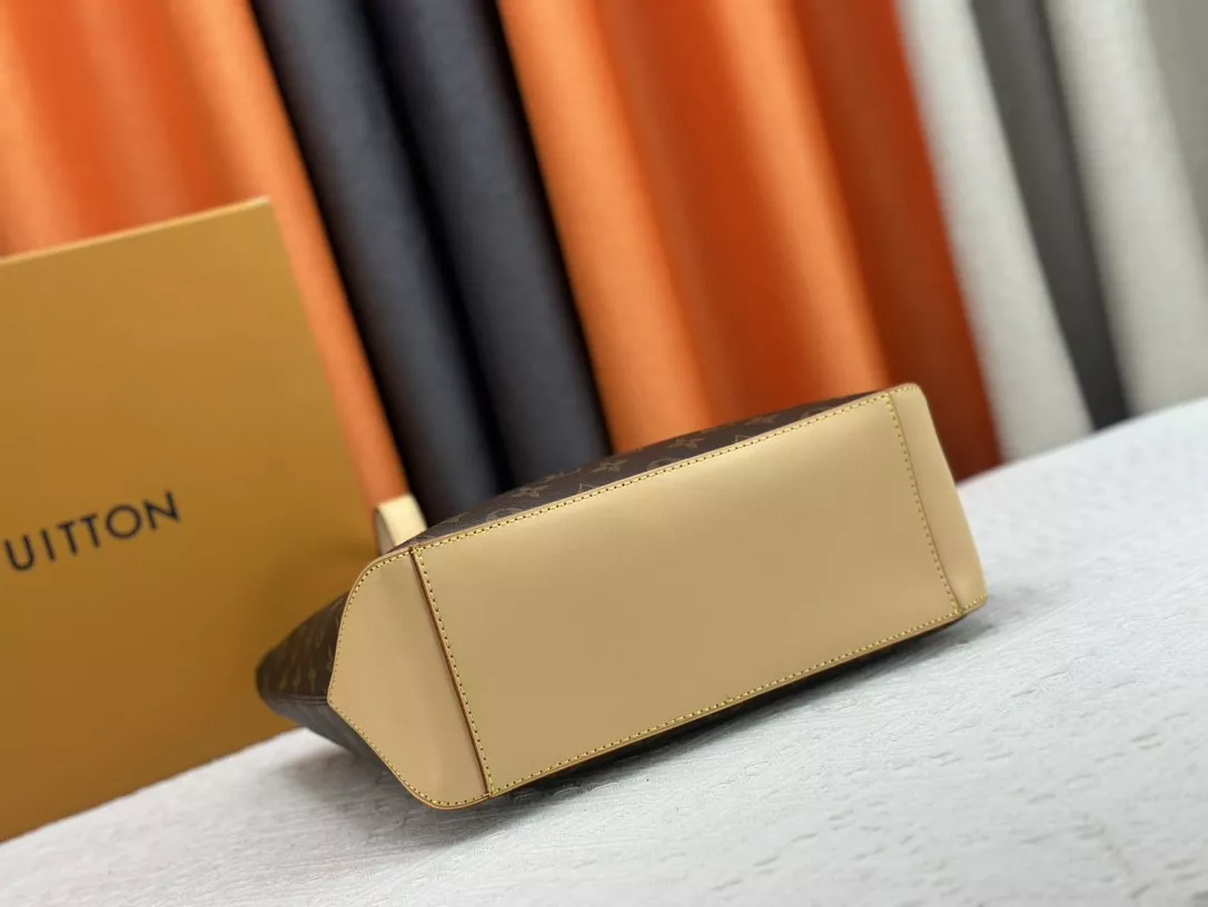 Louis Vuitton AAA Quality Shoulder Bags For Women Flexible 6712 - Image 3