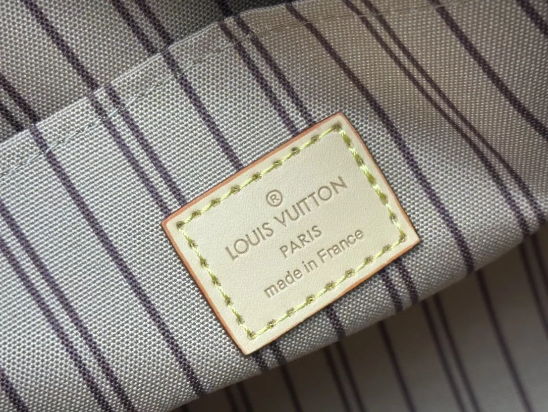 Louis Vuitton AAA Quality Shoulder Bags For Women Flexible 6712 - Image 7