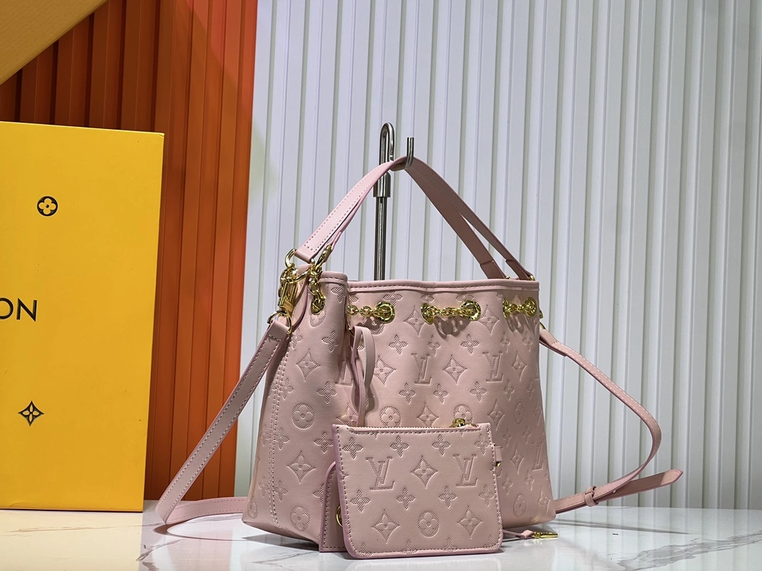 Louis Vuitton AAA Quality Shoulder Bags For Women Flexible 8775