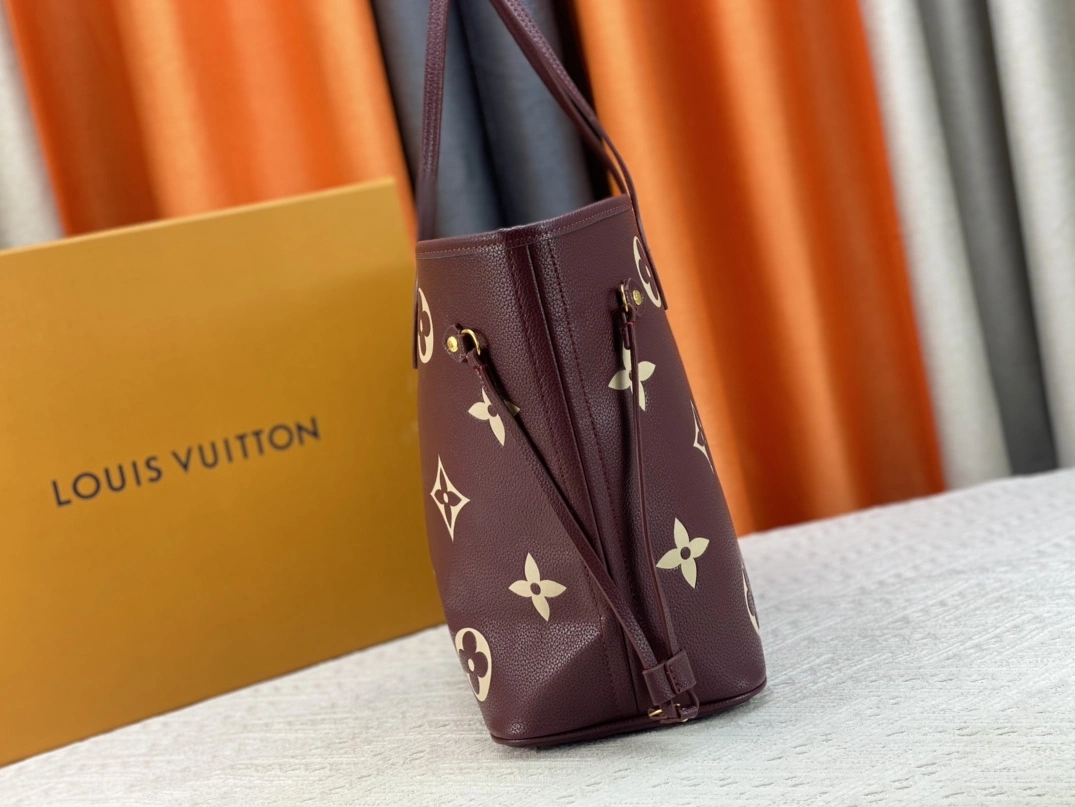 Louis Vuitton AAA Quality Shoulder Bags For Women GoAnywhere 299 - Image 4