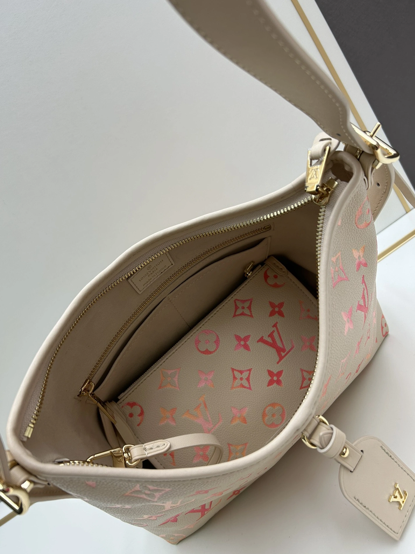 Louis Vuitton AAA Quality Shoulder Bags For Women HighQuality 8556 - Image 8