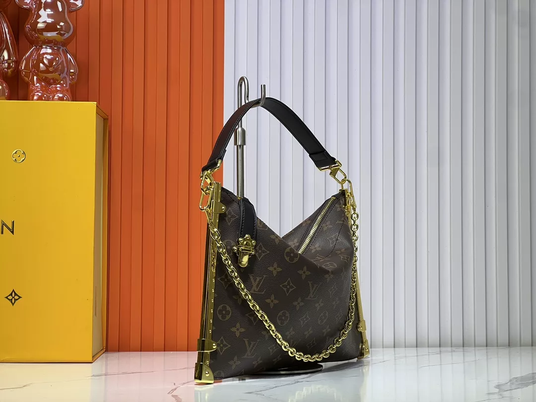 Louis Vuitton AAA Quality Shoulder Bags For Women Minimalist 2313