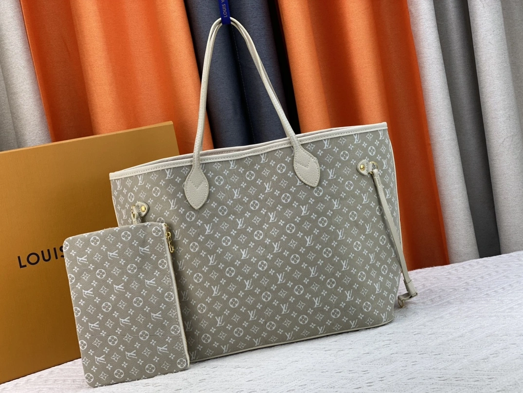 Louis Vuitton AAA Quality Shoulder Bags For Women WellDesigned 3162