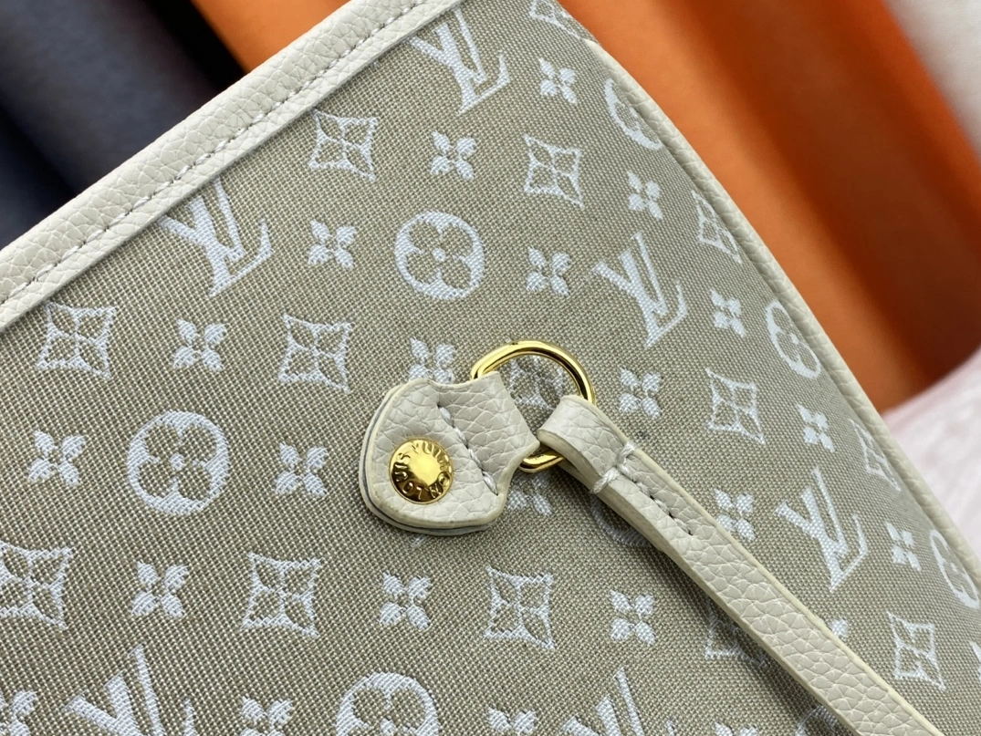 Louis Vuitton AAA Quality Shoulder Bags For Women WellDesigned 3162 - Image 6