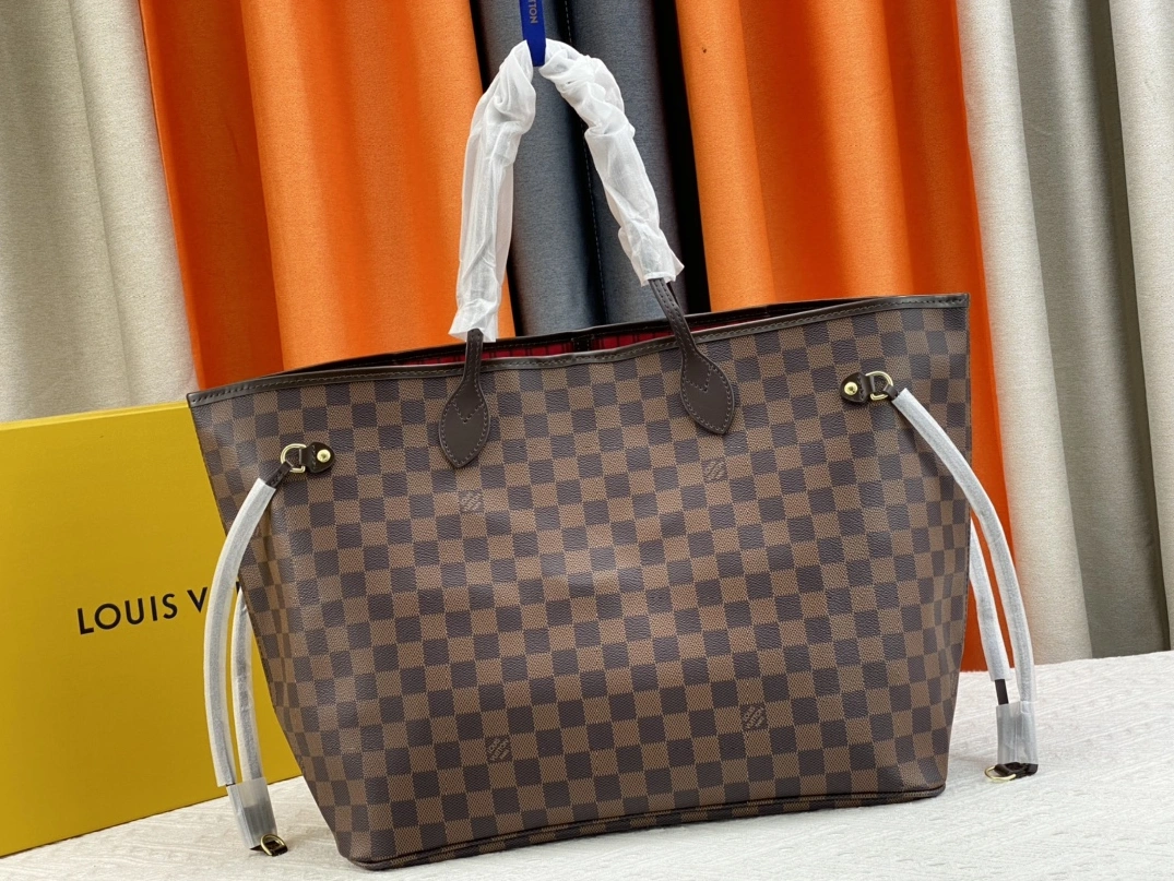 Louis Vuitton AAA Quality Shoulder Bags For Women WellDesigned 5671
