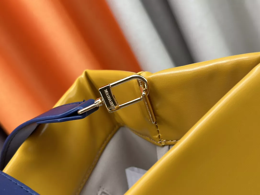 Louis Vuitton AAA Quality Tote-Handbags For Women Stylish 4204 - Image 7