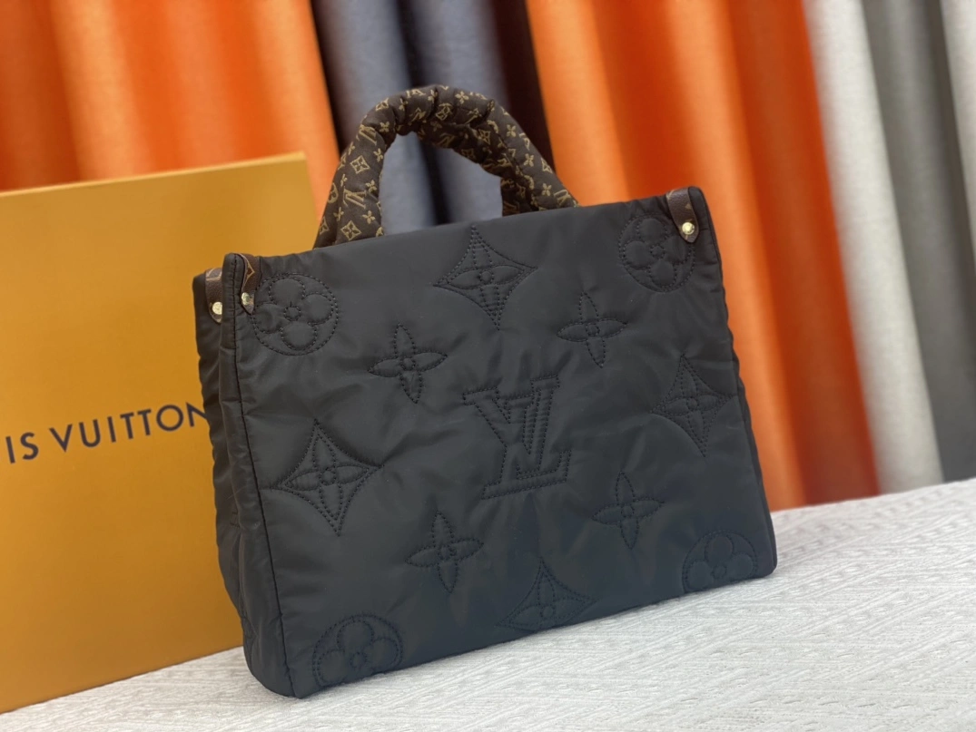 Louis Vuitton AAA Quality Tote-Handbags For Women Versatile 303