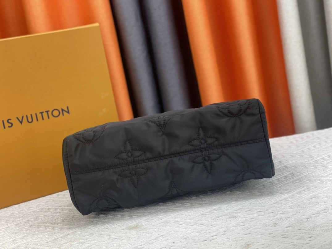 Louis Vuitton AAA Quality Tote-Handbags For Women Versatile 303 - Image 4