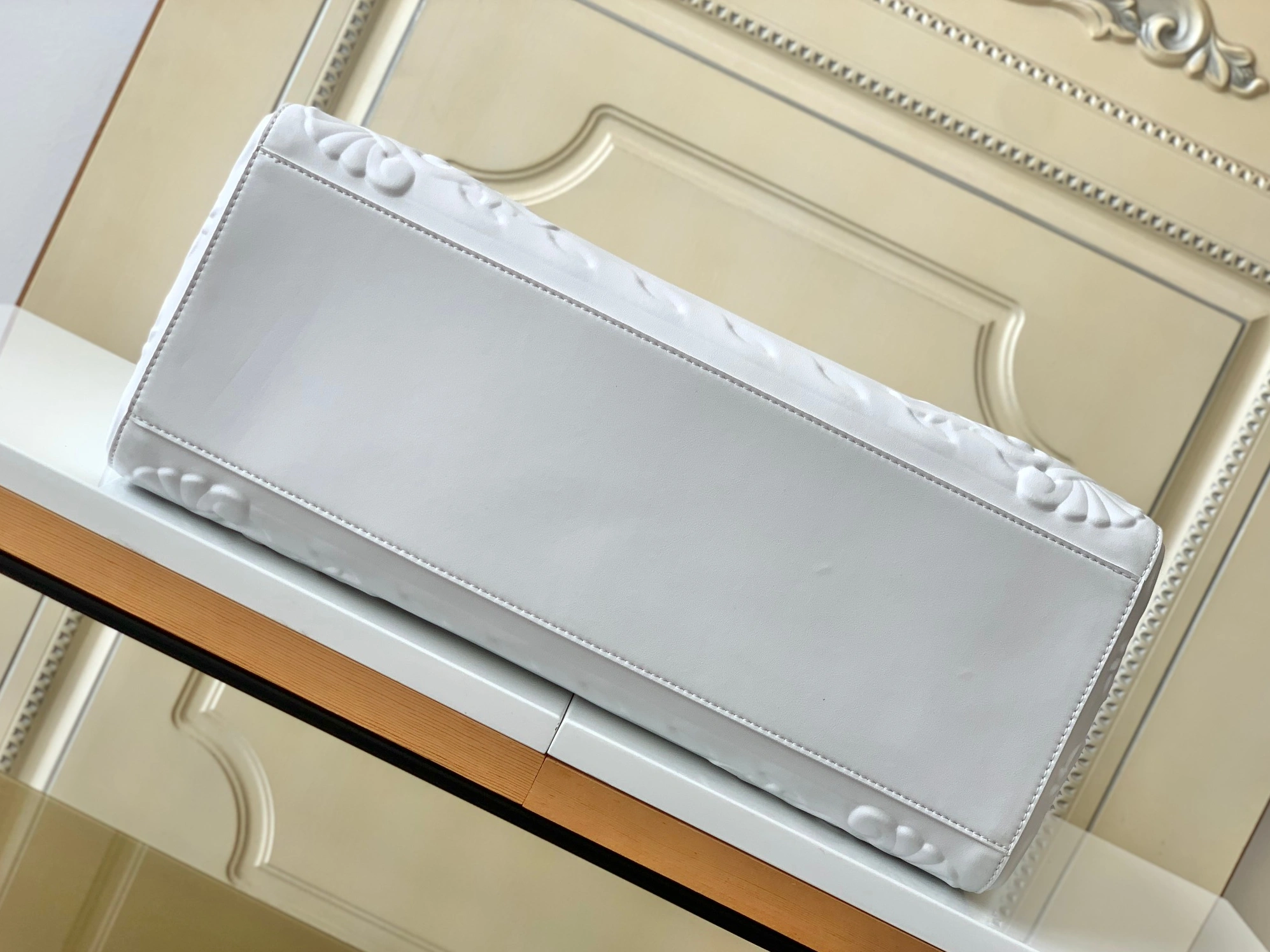 Louis Vuitton AAA Quality Tote-Handbags For Women Vibrant 220 - Image 4