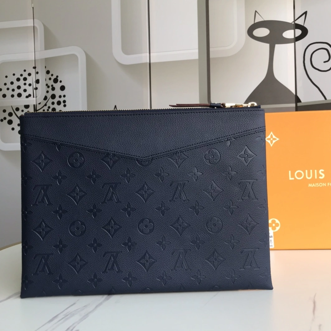 Louis Vuitton AAA Quality Wallets Cozy 2224
